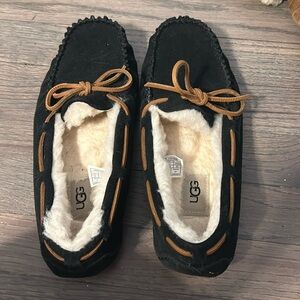 Black moccasins ugg size 8 barely worn.